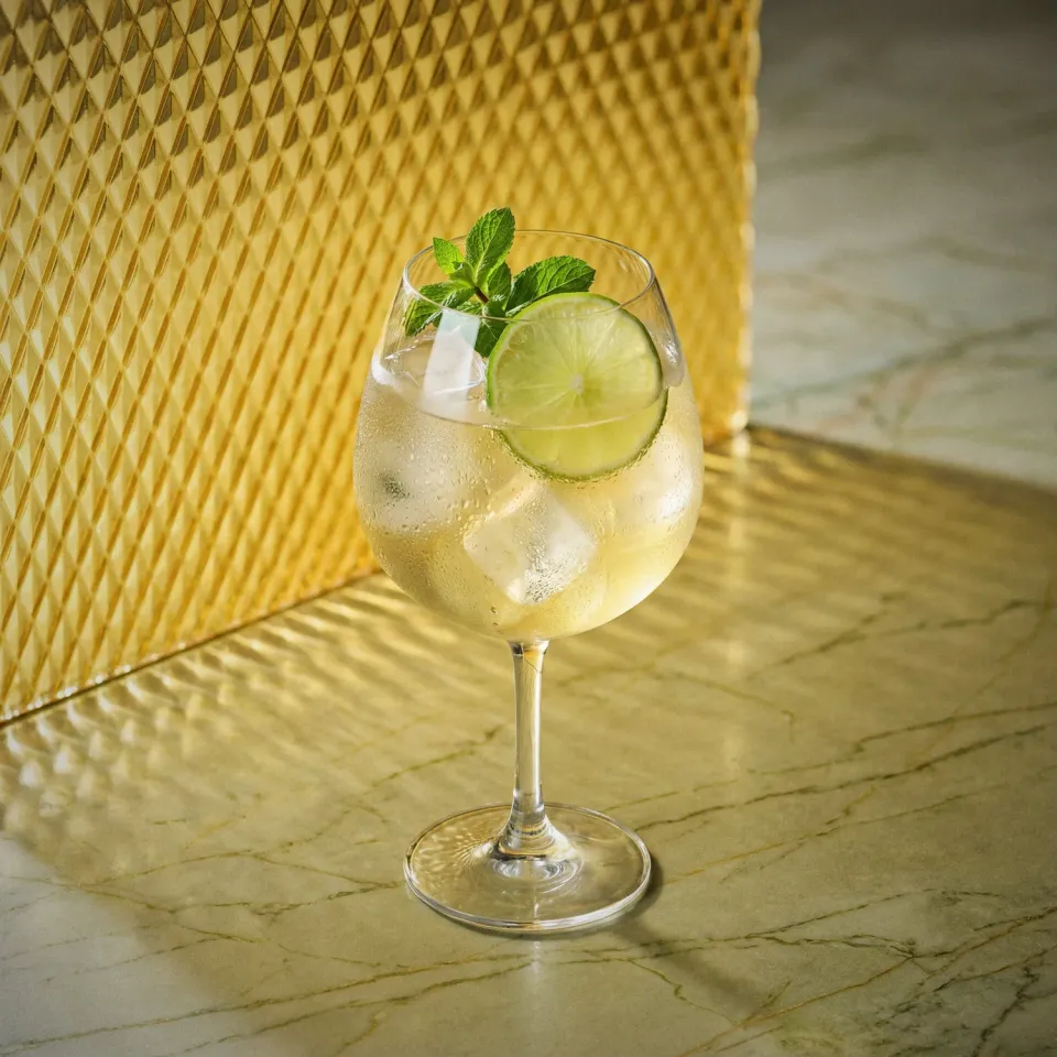 Bols Mango Spritz cocktail tropisk mango