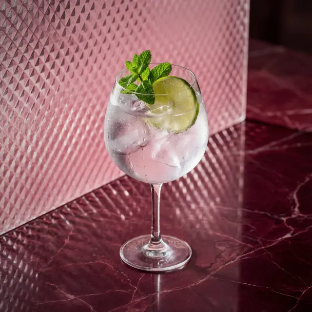 Bols Maraschino Spritz cocktail kirsebær