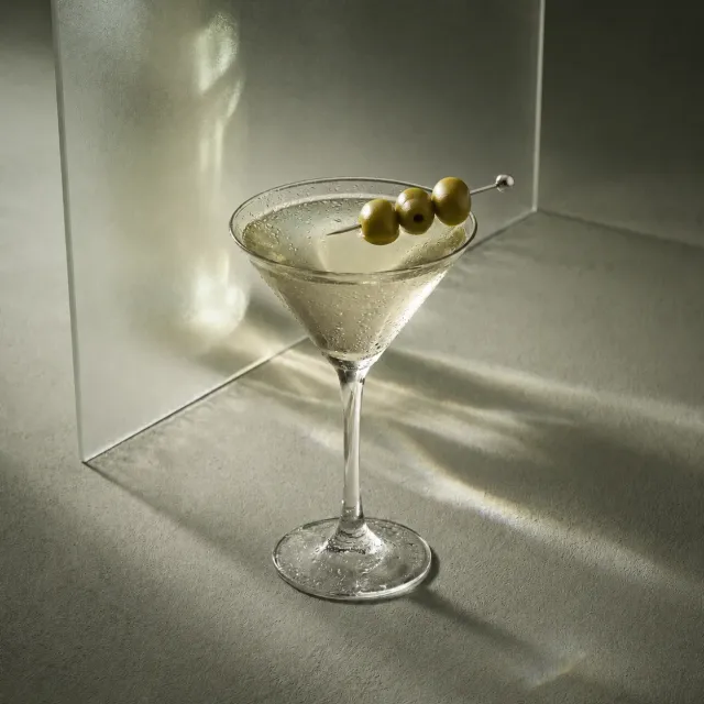 Bols Dirty Martini cocktail klassisk salt