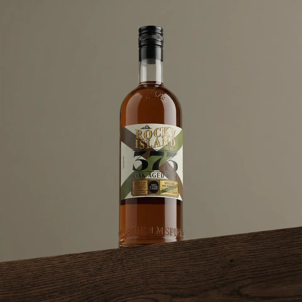 Rocky Island Rum 373 rom 70 cl fadlagret