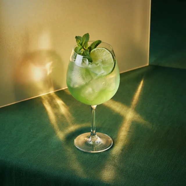 Bols Green Banana Spritz cocktail tropisk