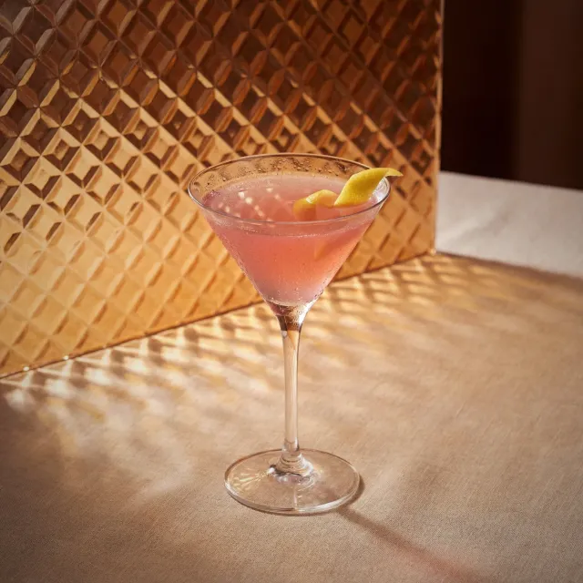 Bols Cosmopolitan cocktail med tranebær