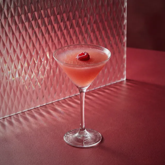 Bols French Martini cocktail med hindbær
