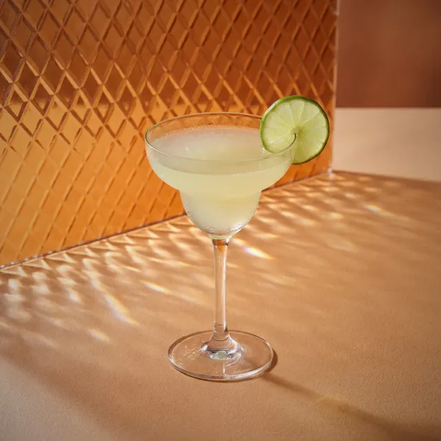 Bols Peach Margarita cocktail fersken
