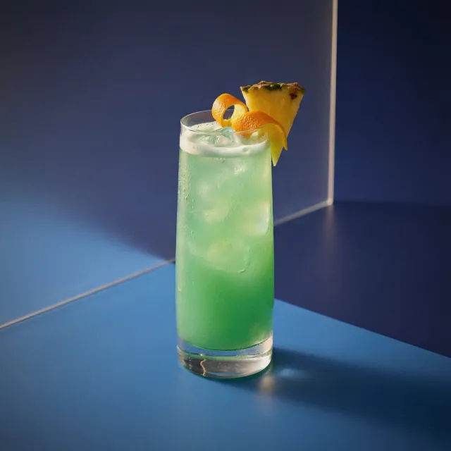 Bols Blue Hawaii cocktail ananas