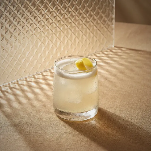 Bols Ginger Sour cocktail med ingefær