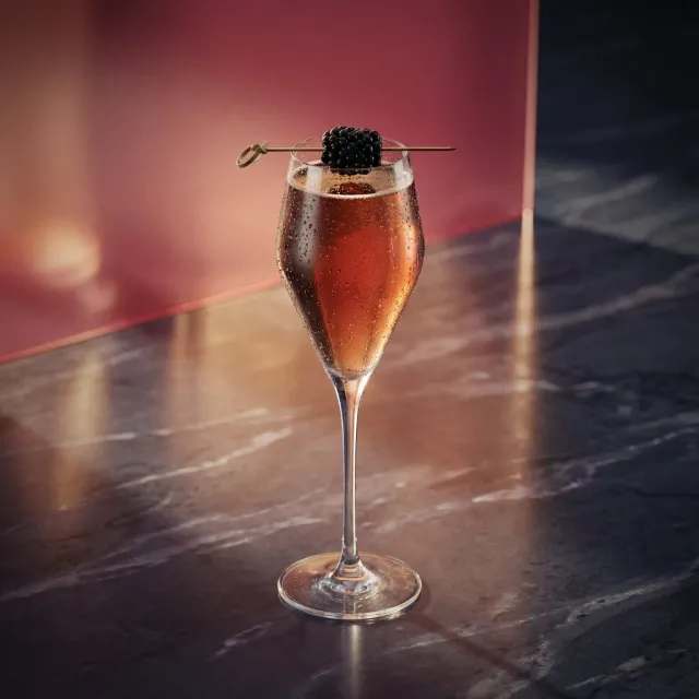 Bols Kir Royale cocktail solbær champagne